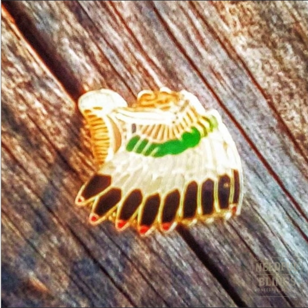 Vintage Enamel Chief Head Pin Brass Tone 60s 80s Americana Accent - Picture 4 of 5
